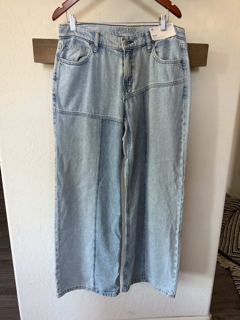 Arizona|Light Wash Wide Leg Baggy jeans,low rise•NWT Size 10,boho closet staple